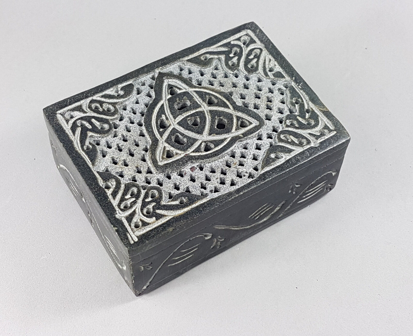 caja piedra triqueta