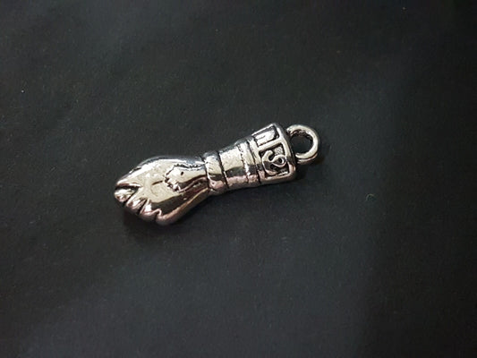 colgante puño higa figa metal