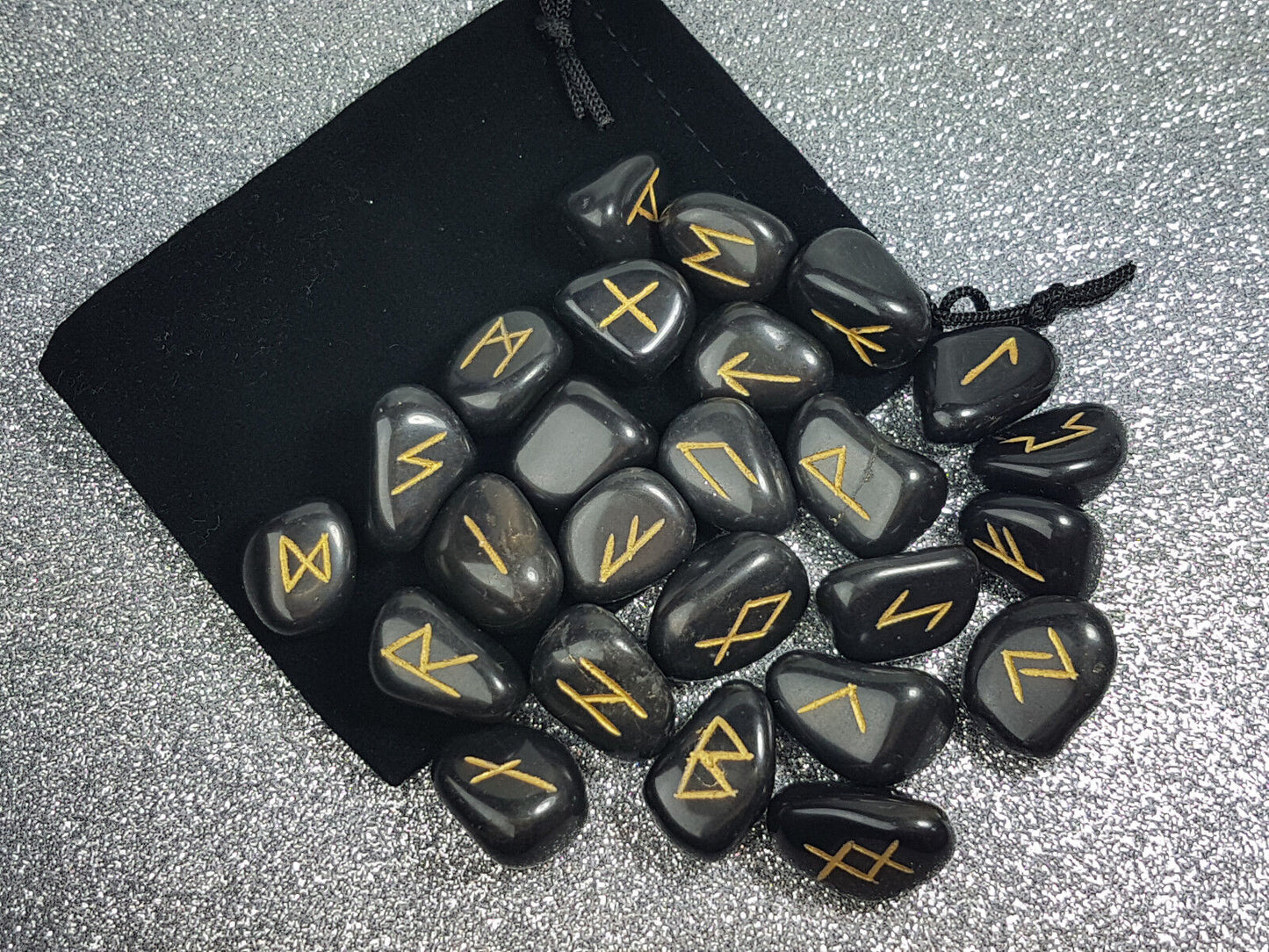 runas agata negra runes black agate