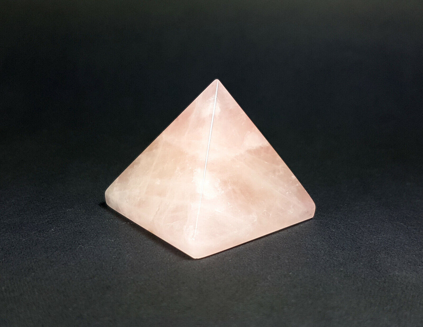 piramide cuarzo rosa mineral
