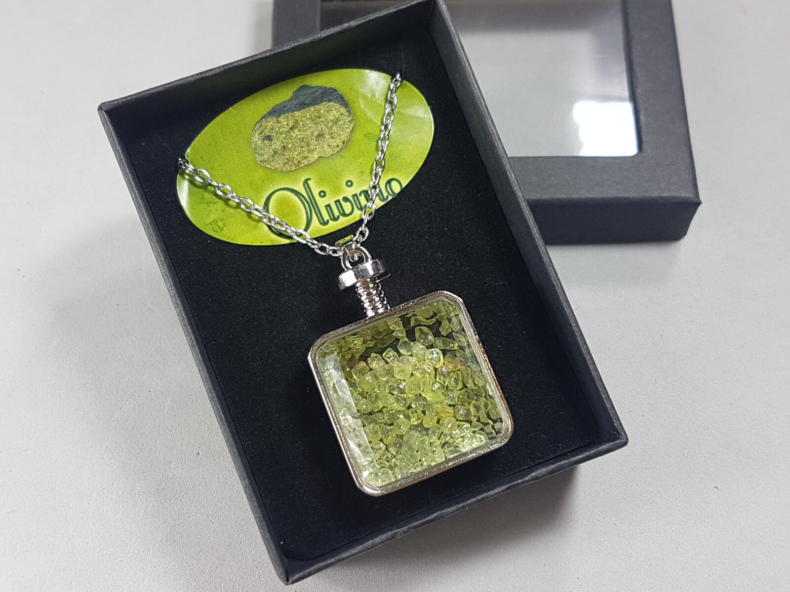 colgante olivino cuadrado