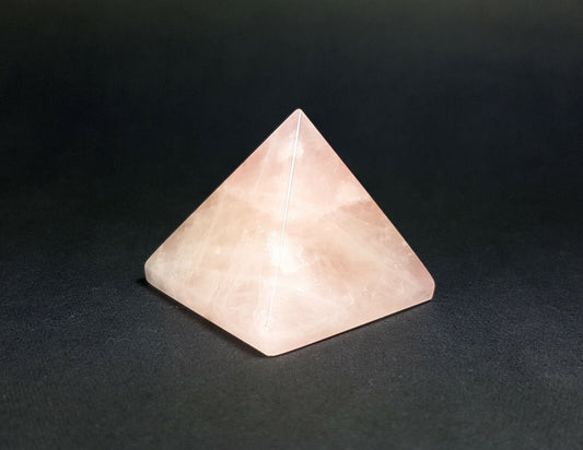piramide cuarzo rosa mineral